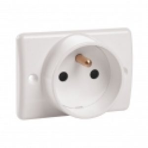 Prise à encastrer pour plinthe – Legrand