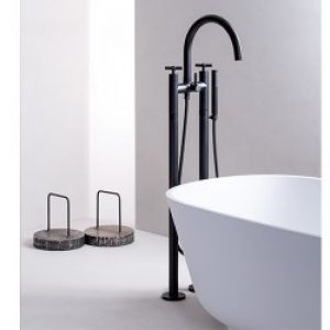 BAIN DOUCHE EXECUTIVE SUR COLONNETTES AU SOL ENTRAXE 180 CHROME BLACK – CRISTINA ONDYNA EV10813