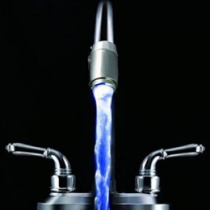 Buse contemporaine bleu pour robinet d’évier cuisine