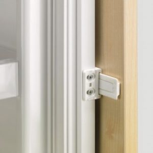 Charnière invisible – ferrure d’accompagnement