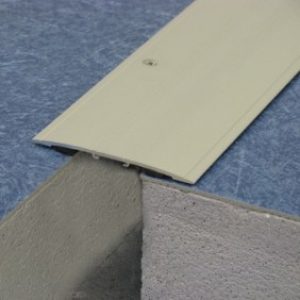 Couvre-joint à bords biseautés – longueur 3 m