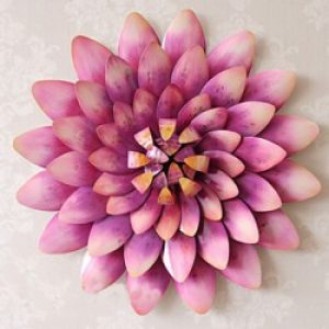 Décoration murale de style rustique en forme fleur violet en métal