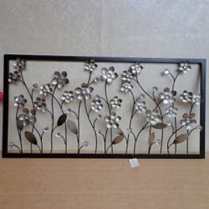 Décoration murale de style rustique à motif fleurs argentées