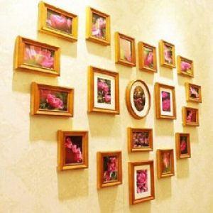 Ensemble de 19 cadres photos de style moderne en bois naturel