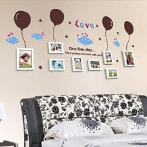 Ensemble de 8 cadres photos de style contemporain en bois blanc avec autocollant de ballon au mur