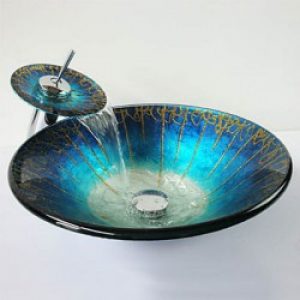 Evier avec robinet cascade en bleu avec motif doré