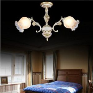 Lustre Classique Doré à 3 lumières en Verre