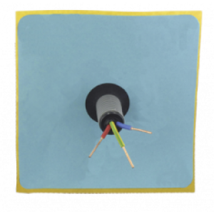 Membrane adhésive passe-conduit