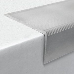 Nez de marche métallique strié – visserie décalé pour rénovation – 9 T