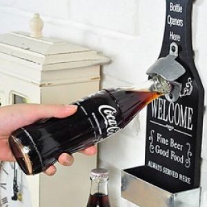 Ouvre-bouteille sous forme d&rsquo;applique murale en acier inoxydable