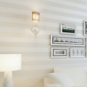 Papier peint contemporain intissé avec motif en bandes horizontales