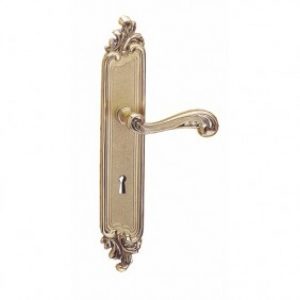 Poignée de porte sur plaque – laiton patiné – Louis XV