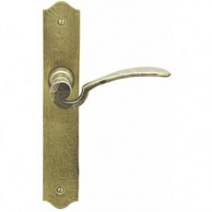 Poignées de porte sur plaques – laiton martelé vieilli – Mirande