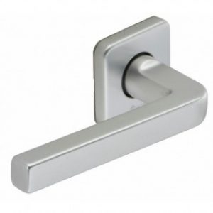 Poignées doubles sur rosaces carrées – aluminium anodisé – Kosmo