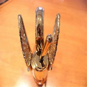 Robinet de cuisine en forme de cygne de couleur doré