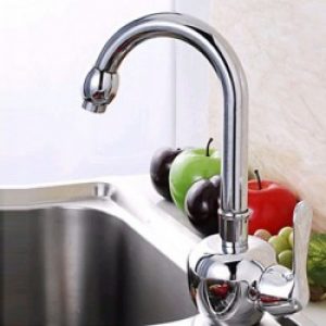 Robinet de cuisine à une poignée unique fini en chrome pour un design élégant et contemporain