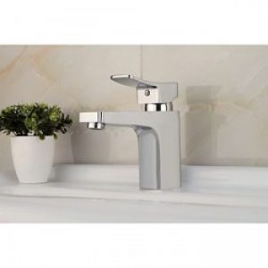 Robinet de lavabo contemporain à la forme droite fini argent