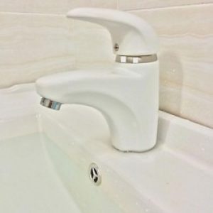 Robinet de lavabo en céramique finition peinture blanche