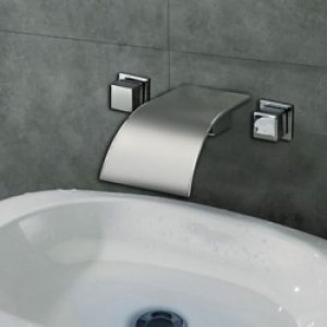 Robinet d&rsquo;évier à bec large et incurvé muni de deux poignées, finition chromée pour un style contemporain