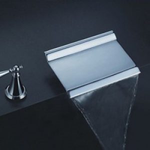 Robinet d&rsquo;évier à bec rectangulaire muni d&rsquo;unique poignée, finition chromée pour un style contemporain