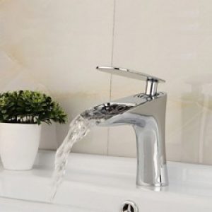 Robinet d&rsquo;évier cascade à poignée unique fini en métal chromé pour un style contemporain