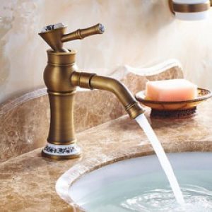 Robinet d&rsquo;évier couleur dorée style rustique fini en laiton (Ti-PVD)