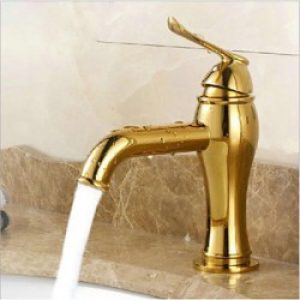 Robinet d&rsquo;évier couleur or style moderne muni d&rsquo;une poignée, finition en laiton