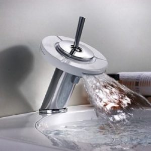 Robinet d&rsquo;évier incliné avec bec verseur rond effet cascade (finition chromée)