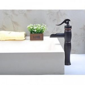 Robinet d&rsquo;évier style moderne et simple muni d&rsquo;une poignée, finition en bronze huilé