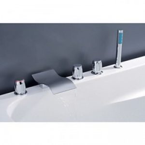 Robinet salle de bain à bec large muni de trois poignées, un robinet à design élégant et contemporain fini en chrome