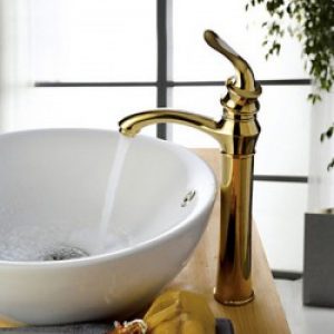 Robinet salle de bain dorée au ligne fine et élégante, design contemporain