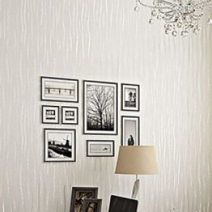 Rouleau de papier peint contemporain et intissé avec une décoration artistique