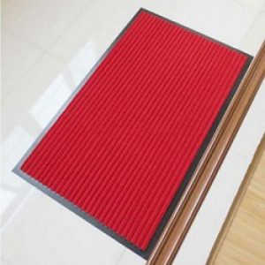 Tapis antidérapant classique en polypropylène rouge ( 50 x 80 cm )