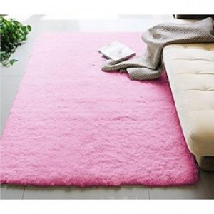 Tapis de bain rose en soie avec des mèches longues et denses ( 50 x 80 cm )
