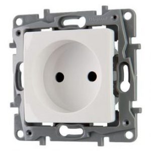 Prise 2P connexion à vis Niloé Blanc Legrand 664734