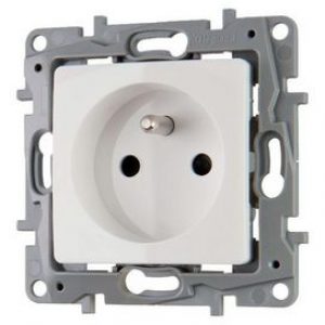 Prise 2P+T connexion à bornes auto Niloé Blanc Legrand 664735