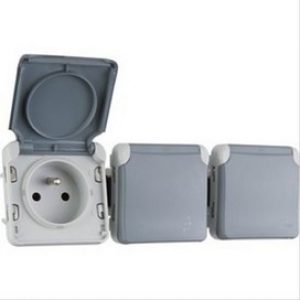 Prise précâblée 3 x 2P+T Plexo composable IP 55