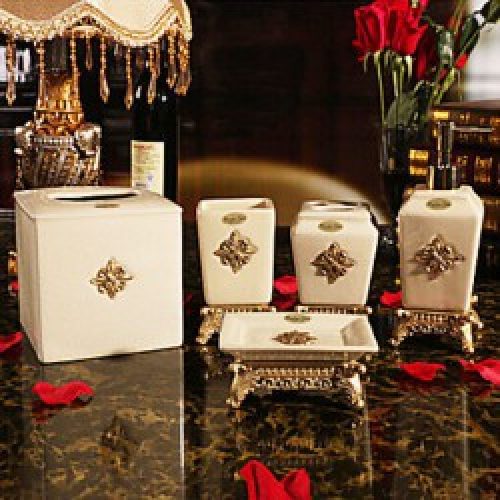 5 pièces d&rsquo;accessoires pour salle de bain très classe