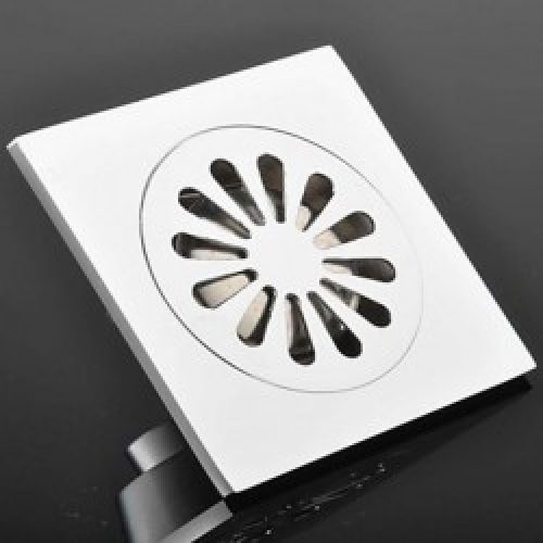 Bonde de drainage d&rsquo;eau contemporain en laiton chromé