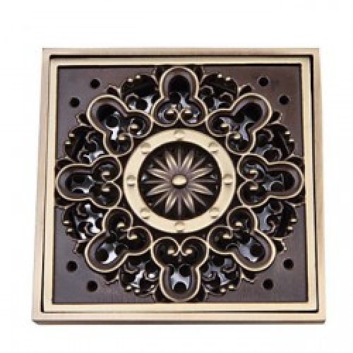 Bonde de drainage d’eau orné en laiton antique