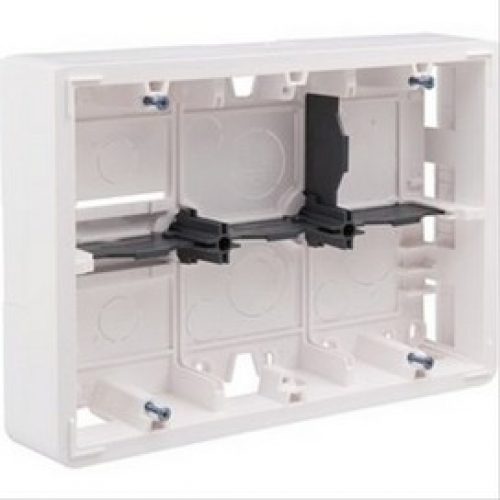 Cadre saillie pour 2 x 6, 2 x 8 ou 2 x 3 x 2 modules Mosaic Legrand, équipé d&rsquo;un e entrée amovible 40x20mm
