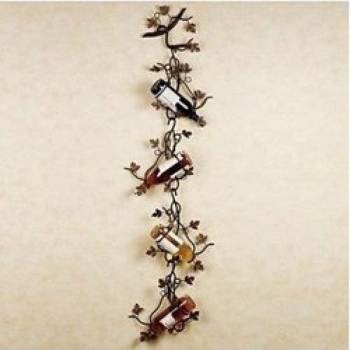 Décoration murale en forme casier à vin en métal