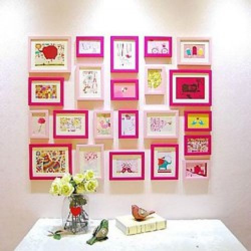 Ensemble de 22 cadres photos de style contemporain en bois rose