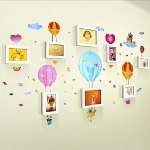 Ensemble de 8 cadres photos de style contemporain en bois blanc avec autocollant de mur