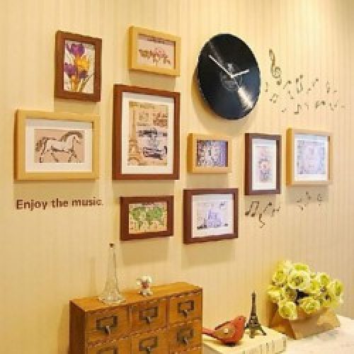Ensemble de 9 cadres photos de style moderne en bois marron avec horloge murale