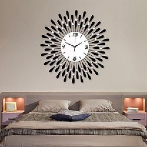 Horloge murale moderne de forme circulaire en métal