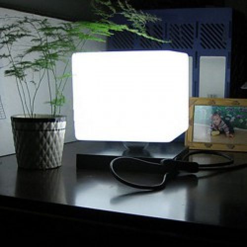 Lampe de table sous forme de cube