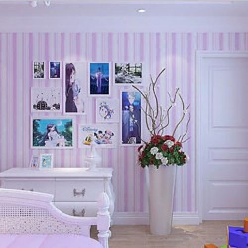 Papier peint rose de style contemporain à motif en rayures