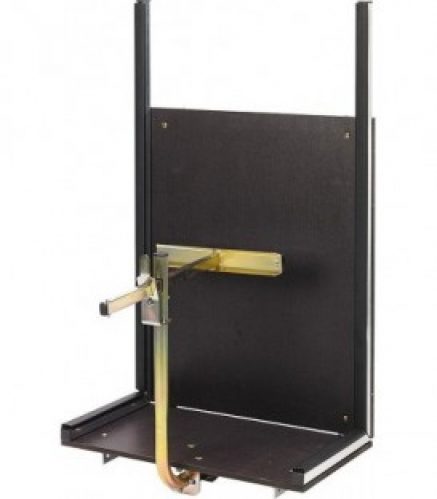 Plate-forme solaire pour panneaux de PV, capitonne avec dispositif de serrage