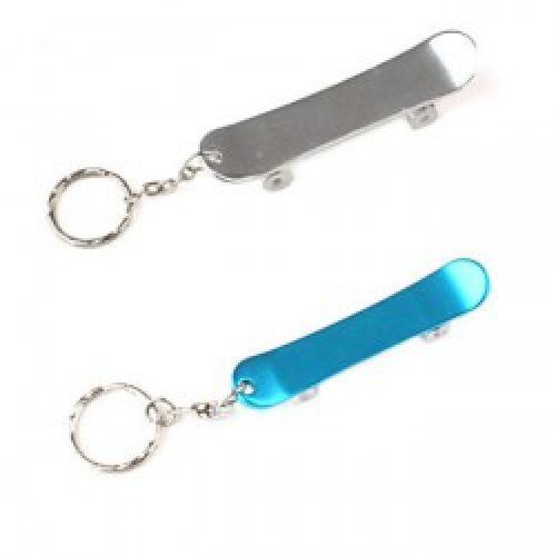 Porte-clés avec ouvre-bouteille sous forme de ski en aluminium